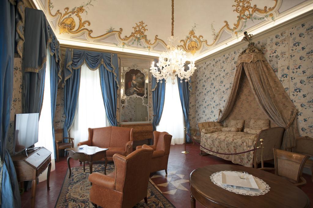 Hotel Castello Di Guarene Chambre photo
